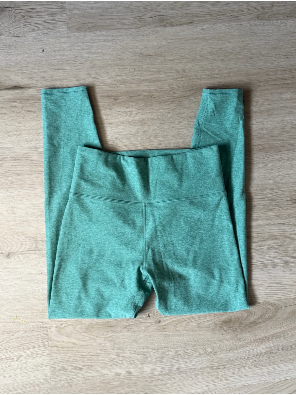 Heathered green vuori clean elevation leggings